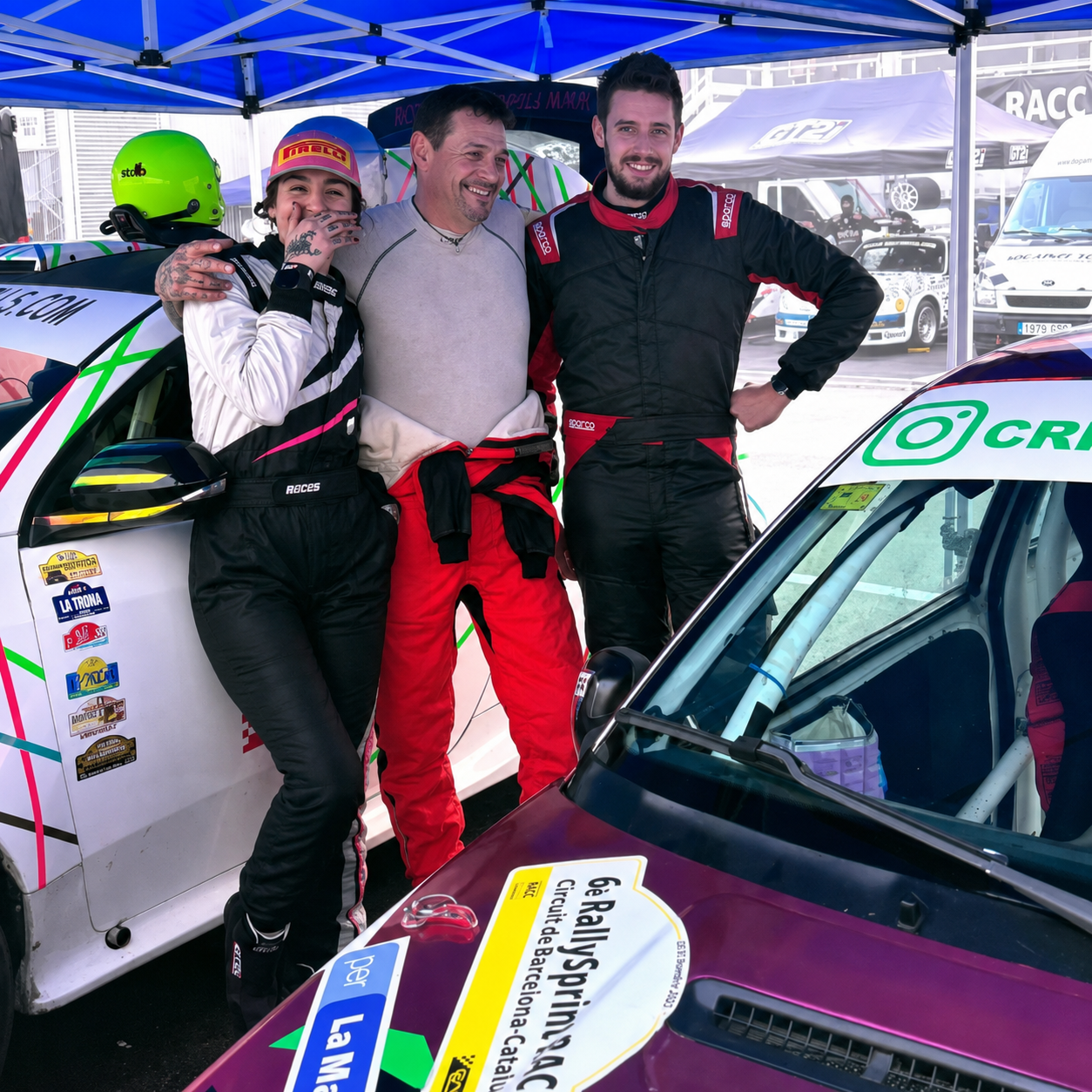 Cristina Figueras junto a su familia de motorsport en la asistencia